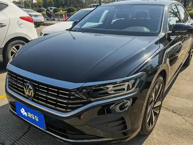 VOLKSWAGEN PASSAT 2025