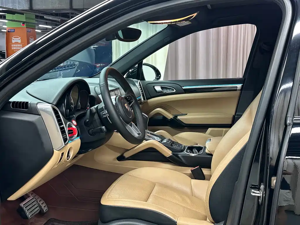 Porsche Cayenne — миниатюра 7