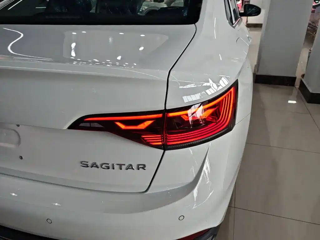 Volkswagen Sagitar 2025 200TSI DSG