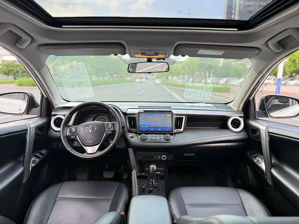 Toyota RAV4 — миниатюра 8