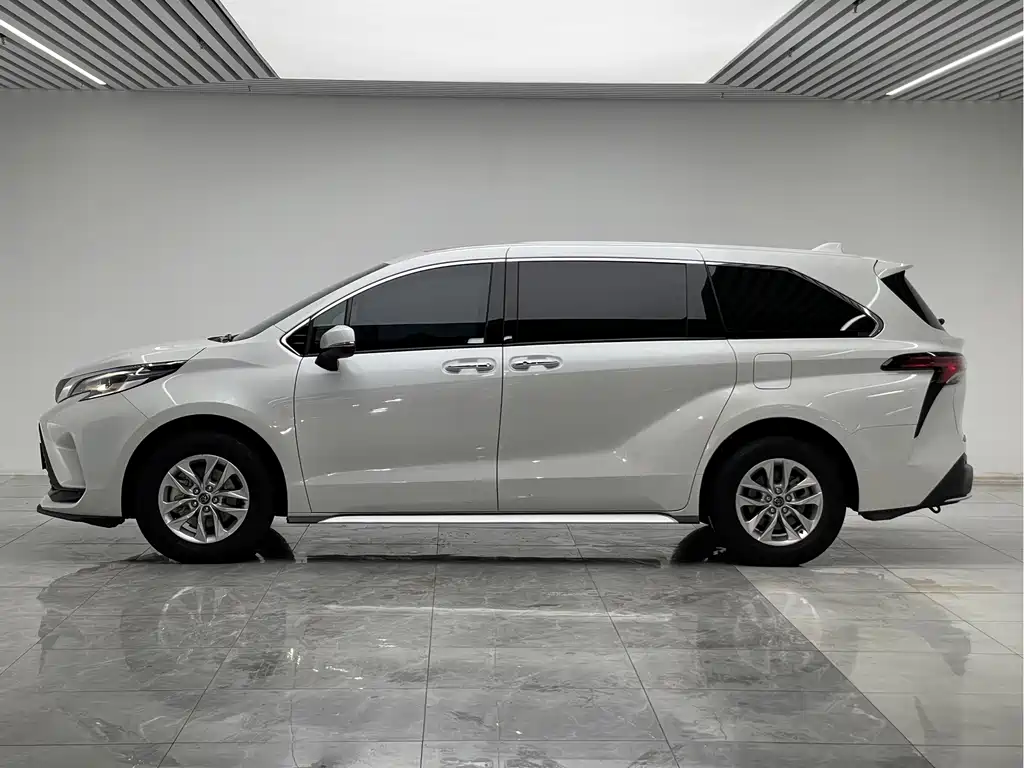 Toyota Granvia — миниатюра 7