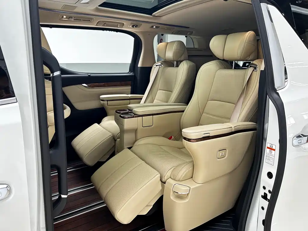 Toyota Alphard 2015