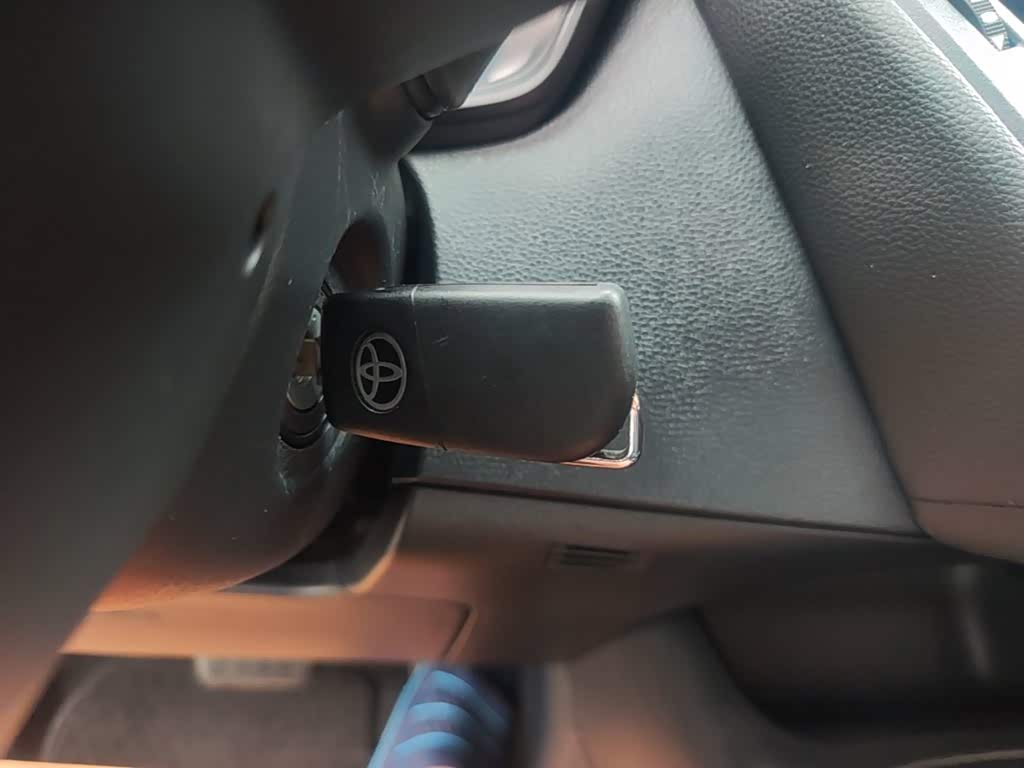 Toyota Corolla 1.5 л 2023 г. Белый, пробег 29900 км