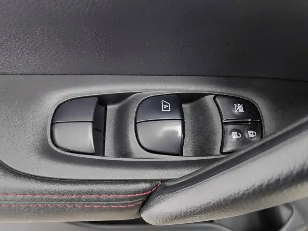 Nissan Qashqai — миниатюра 9