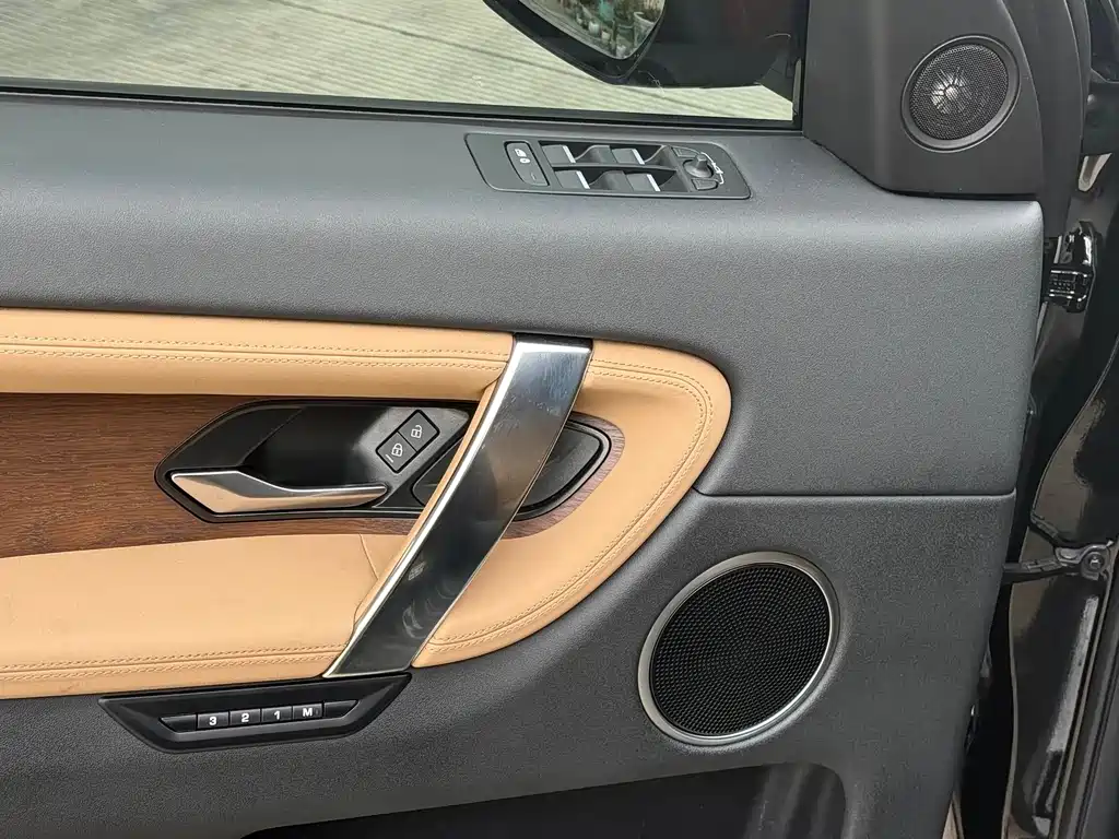 Land Rover Discovery Sport — миниатюра 9