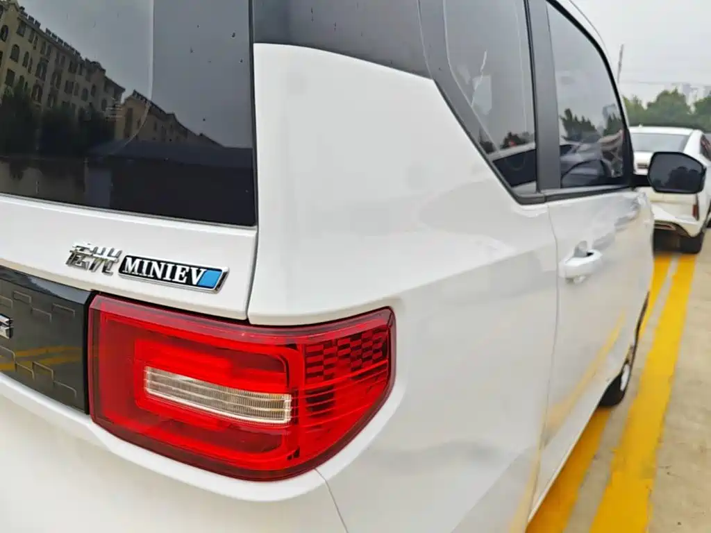 Wuling MINIEV — миниатюра 8