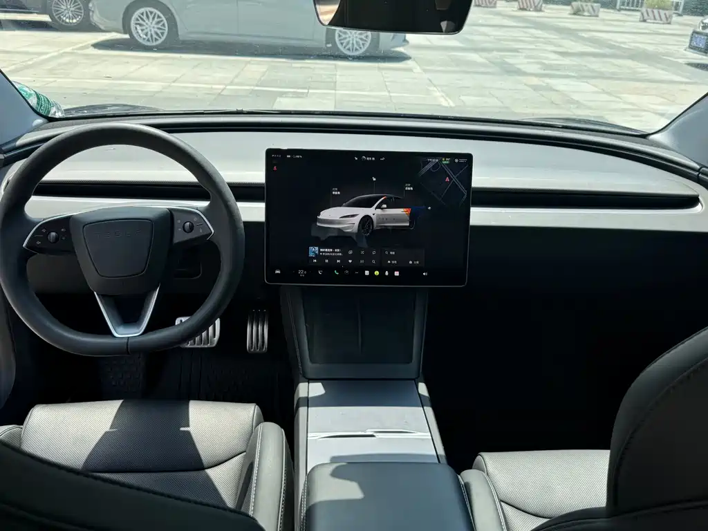 Tesla Model 3 — миниатюра 6