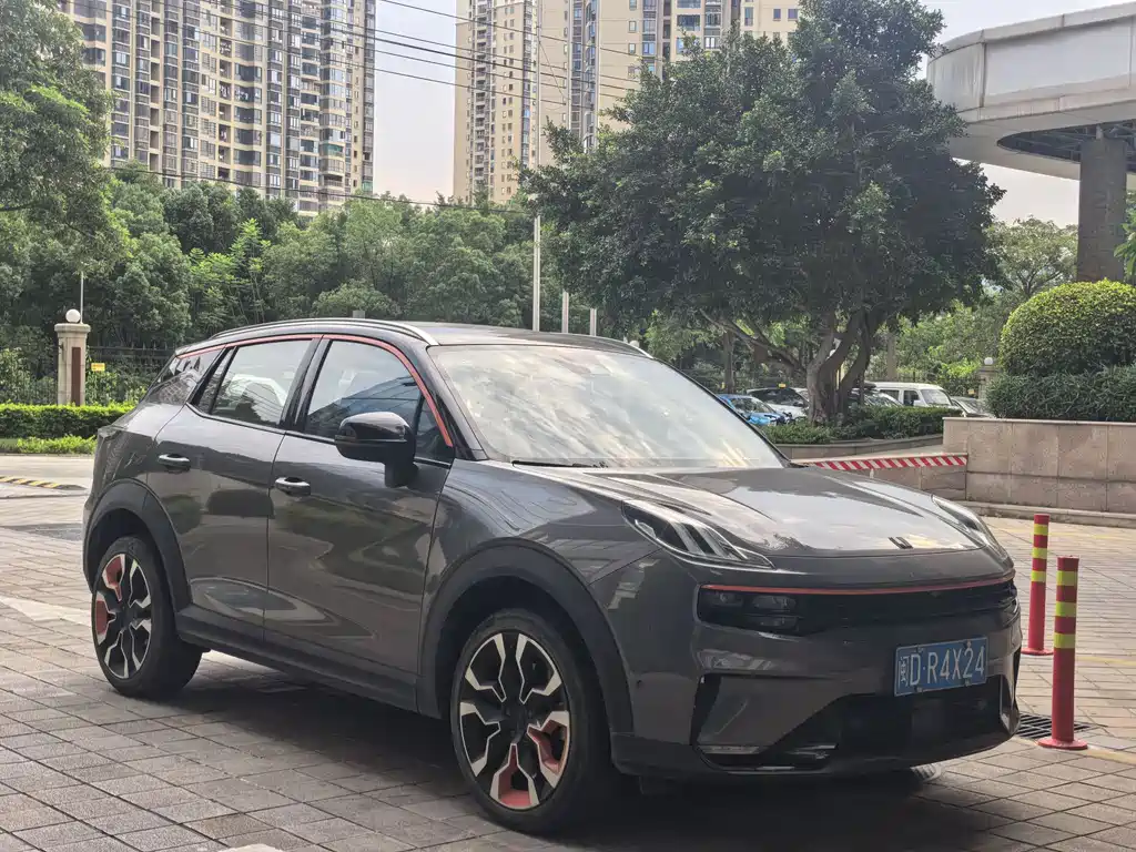 Купить Lynk & Co 06