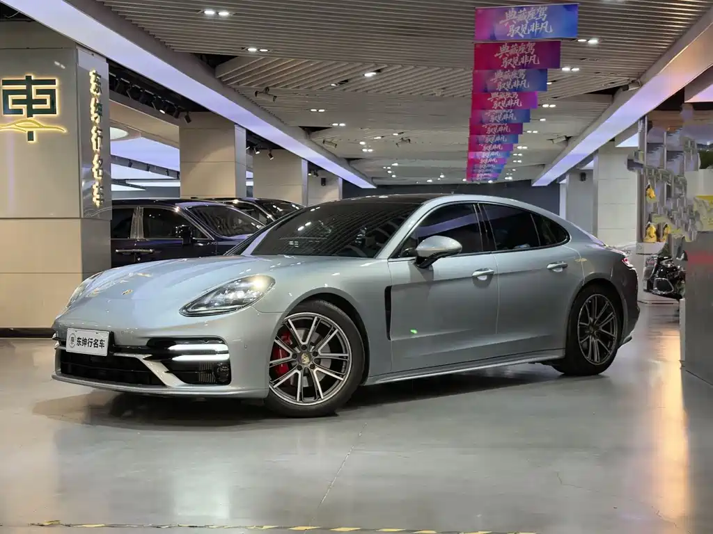 Porsche Panamera 2021