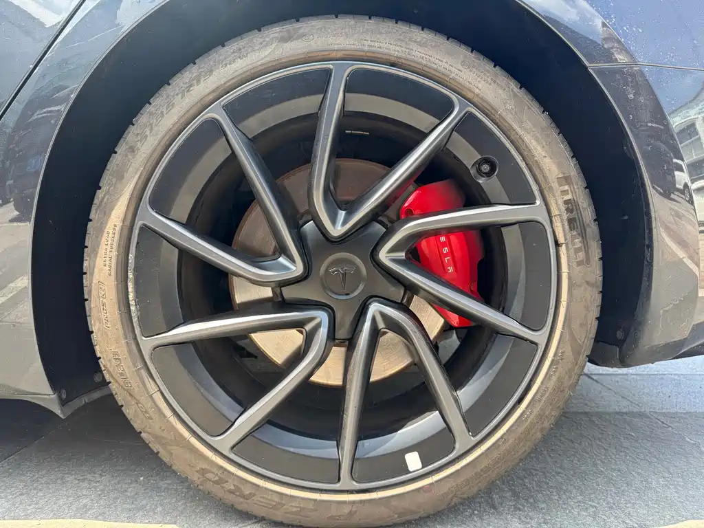 Tesla Model 3 — миниатюра 10