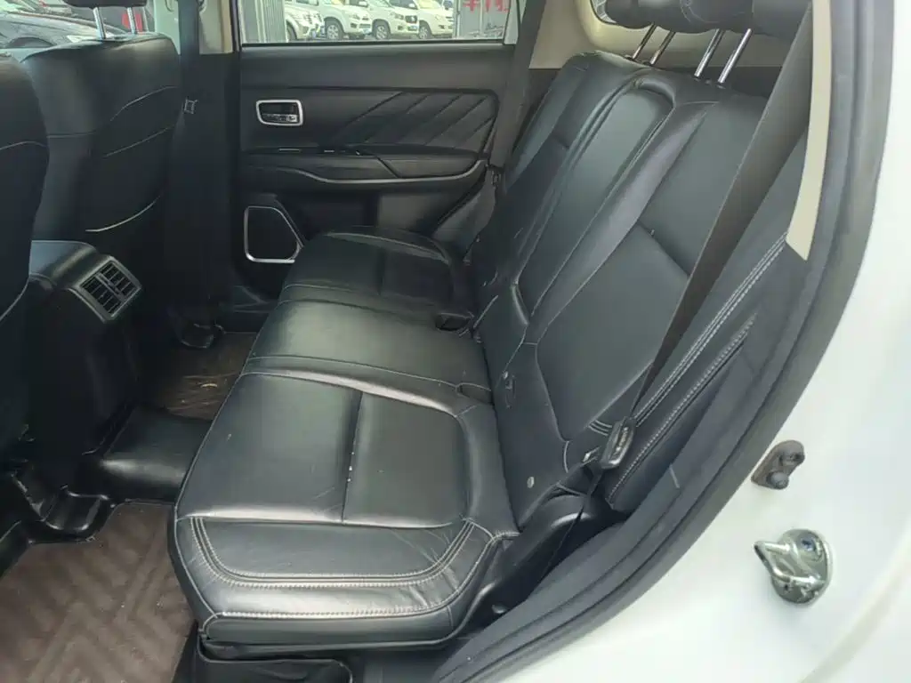 Mitsubishi Outlander — миниатюра 17