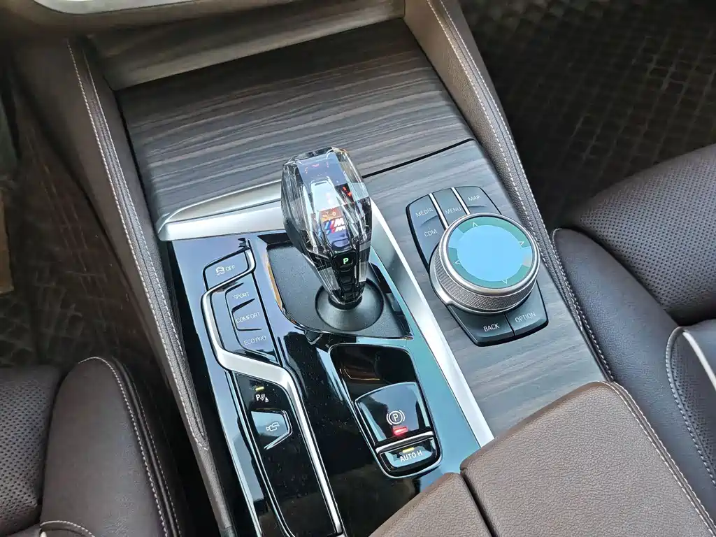 BMW 5 Series — миниатюра 15