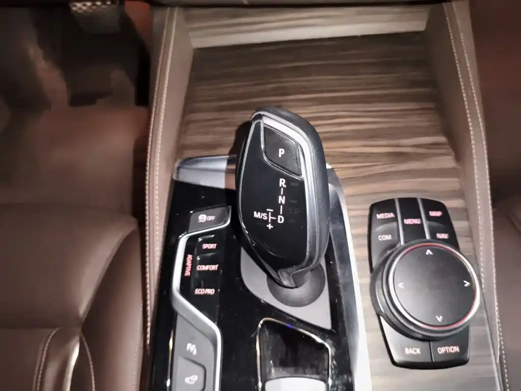 BMW 5 Series — миниатюра 7