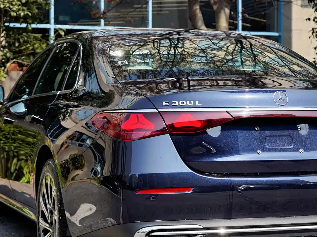 Mercedes-Benz E-Class — миниатюра 16