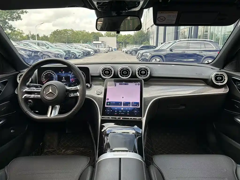 Mercedes-Benz C-Class — миниатюра 13
