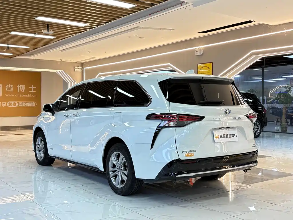 Toyota Sienna — миниатюра 3