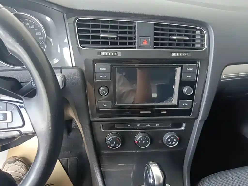 Volkswagen Golf — миниатюра 13