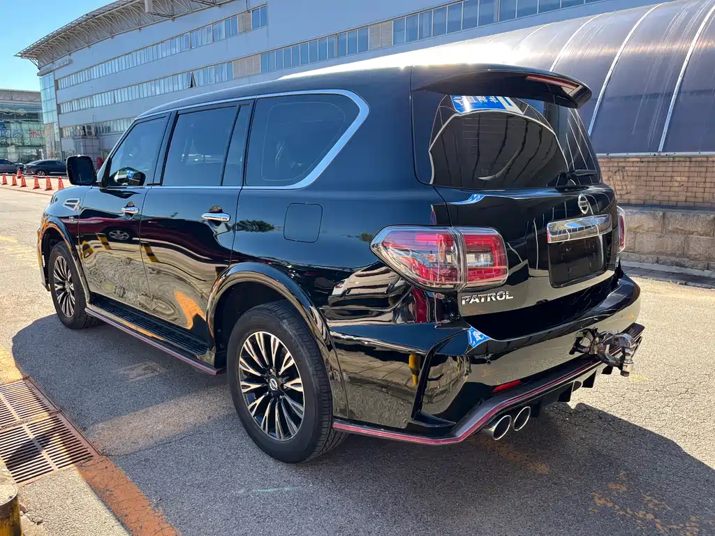 Nissan Patrol — миниатюра 6