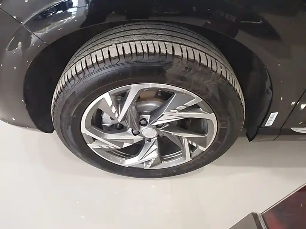 Hongqi Hongqi HS3 PHEV — миниатюра 23