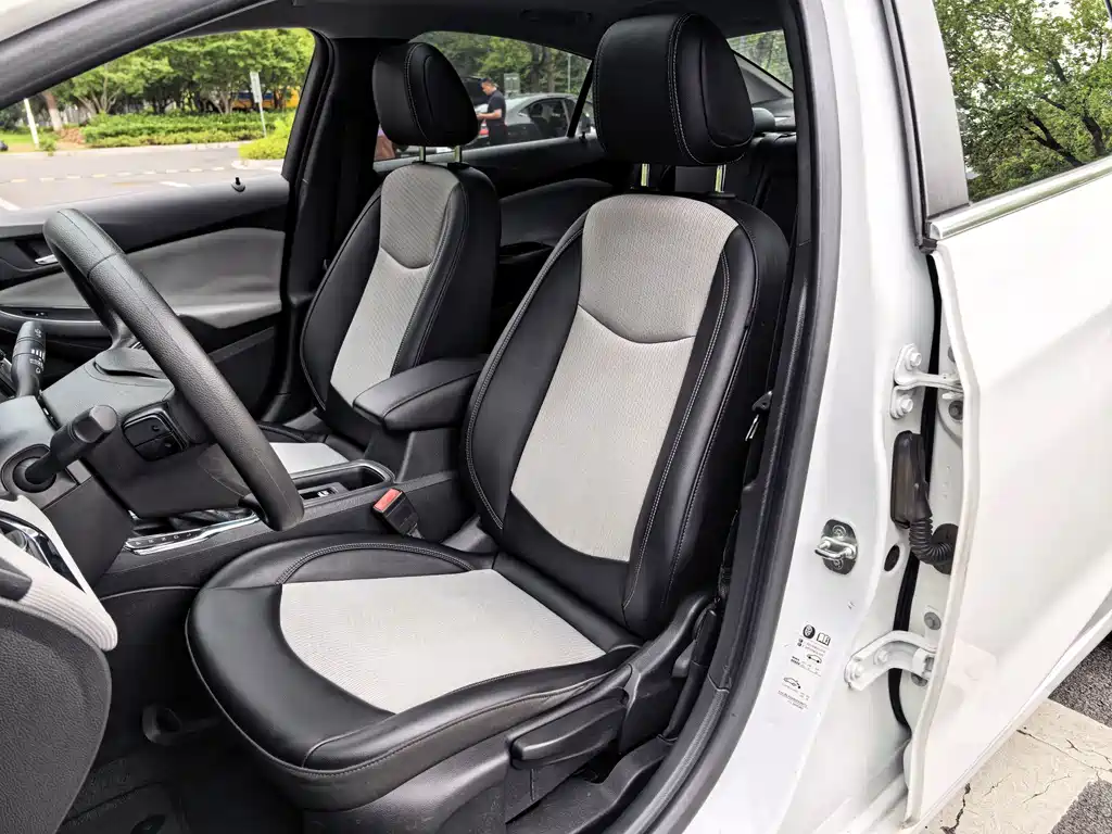 Chevrolet Cruze — миниатюра 23