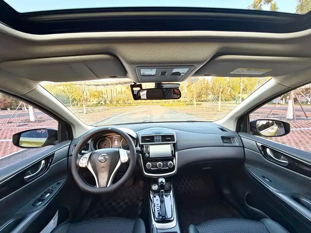 Nissan Tiida — миниатюра 6