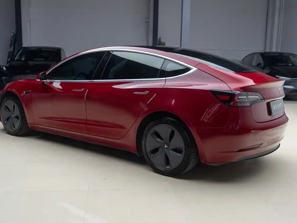 Tesla Model 3 — миниатюра 3