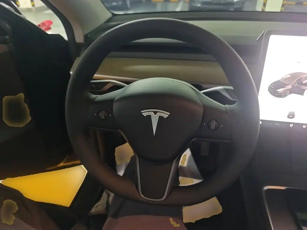 Tesla Model Y — миниатюра 11