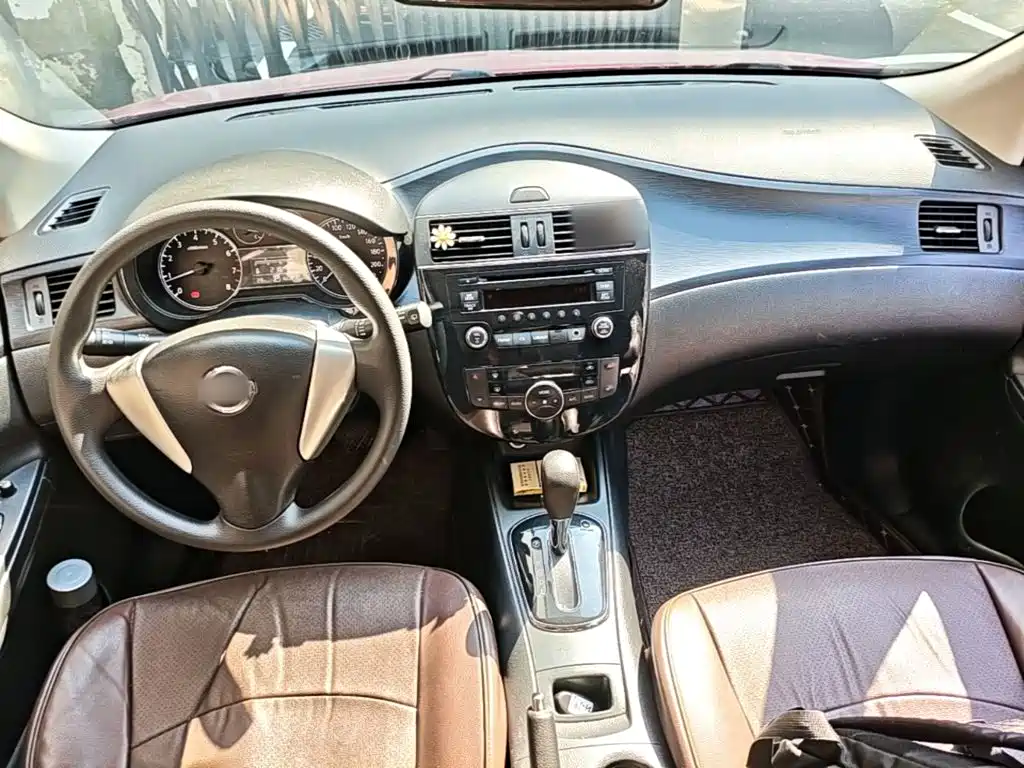 Nissan Tiida — миниатюра 10