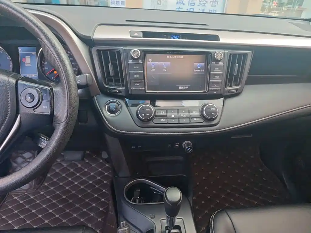 Toyota RAV4 — миниатюра 13