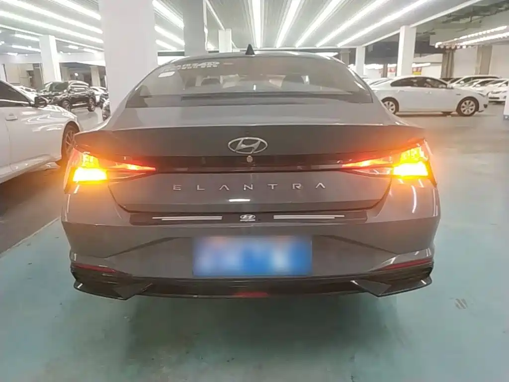 Hyundai Elantra — миниатюра 6