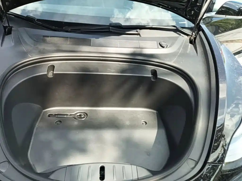 Tesla Model 3 — миниатюра 20