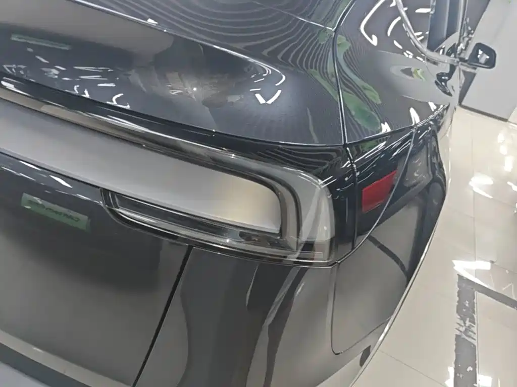 Tesla Model Y — миниатюра 8