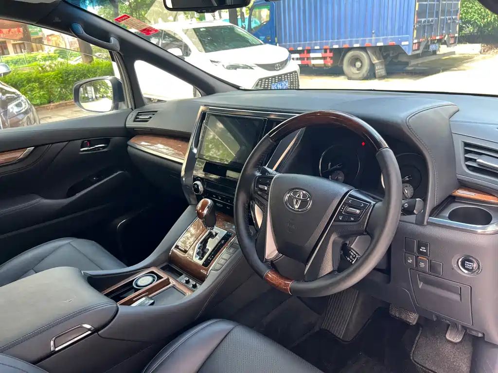Toyota Alphard — фотографии объявления, Фото 21