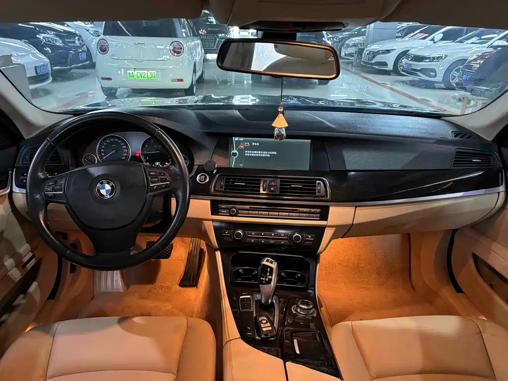 BMW 5 Series — миниатюра 6
