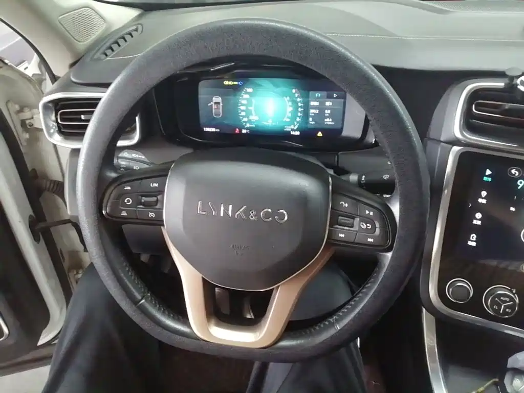 Lynk & Co 01 — миниатюра 11