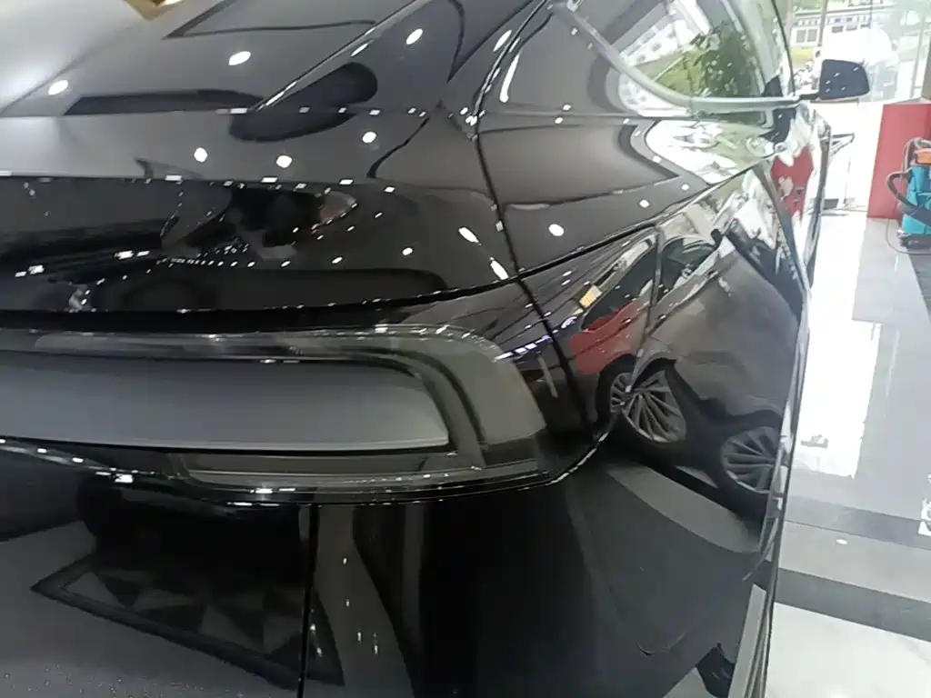 Tesla Model Y — миниатюра 8