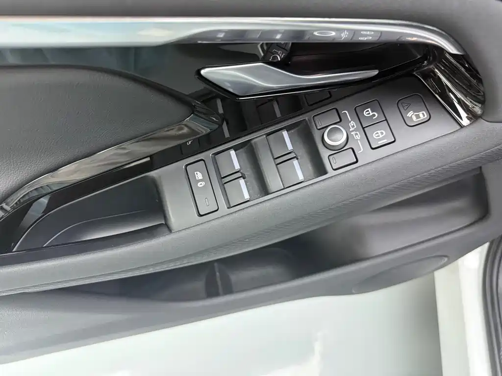 Land Rover Evoque — миниатюра 7