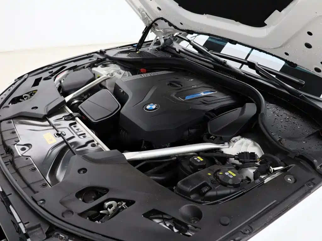 BMW 5 Series New Energy — миниатюра 24