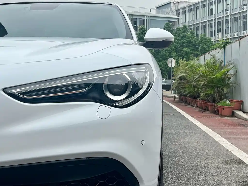 Alfa Romeo Stelvio — миниатюра 4