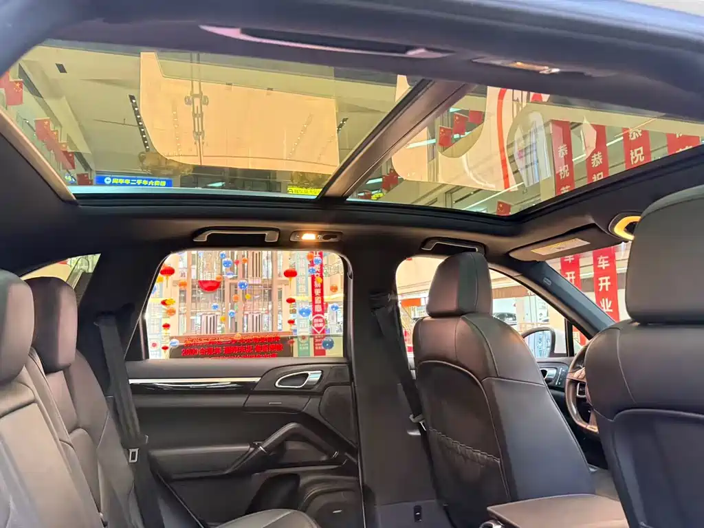Porsche Cayenne — миниатюра 9