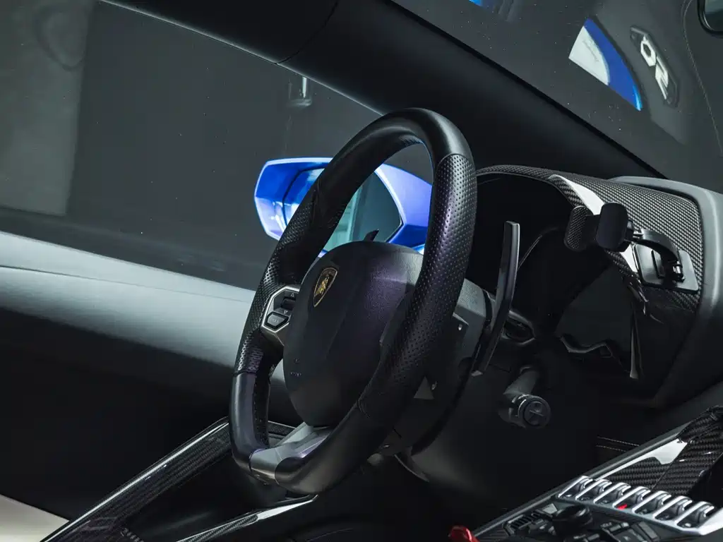 Lamborghini Aventador — миниатюра 16