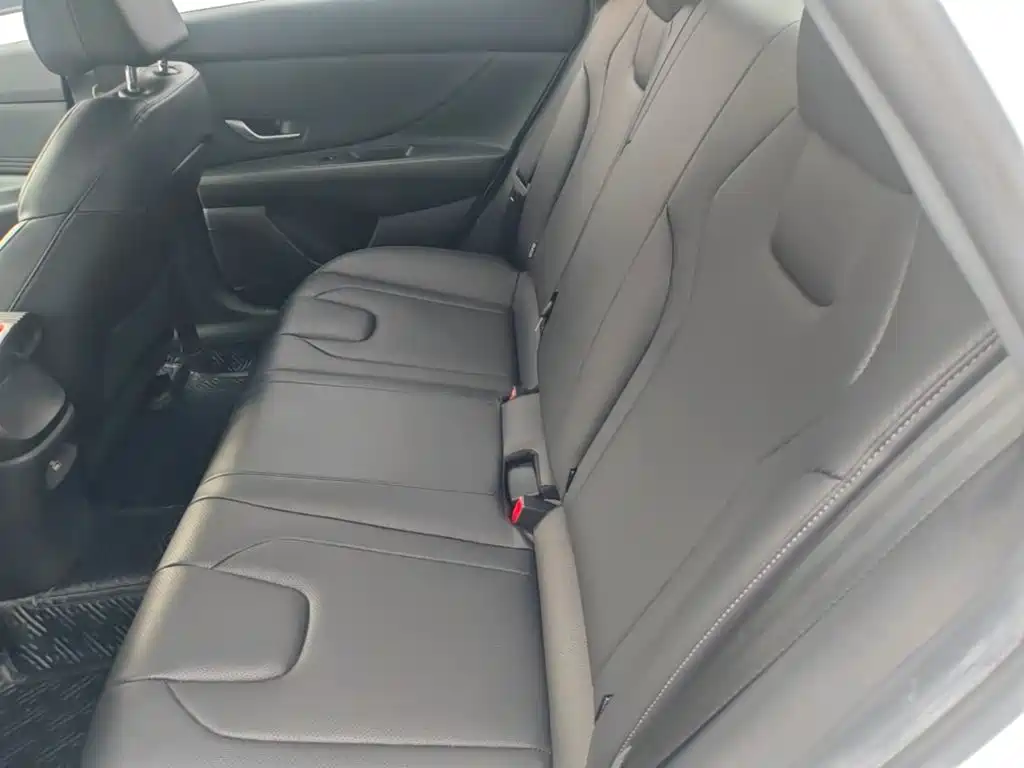 Hyundai Elantra — миниатюра 17
