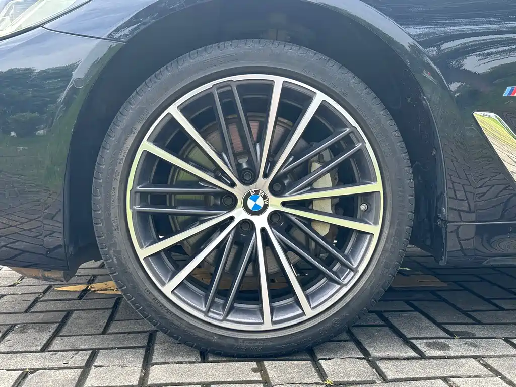 BMW 5 Series — миниатюра 23