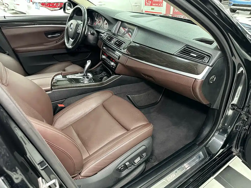 BMW 5 Series — миниатюра 19