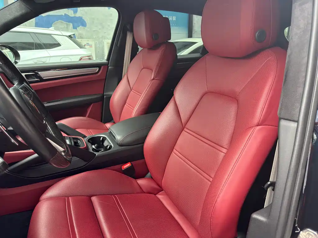 Porsche Cayenne — миниатюра 11