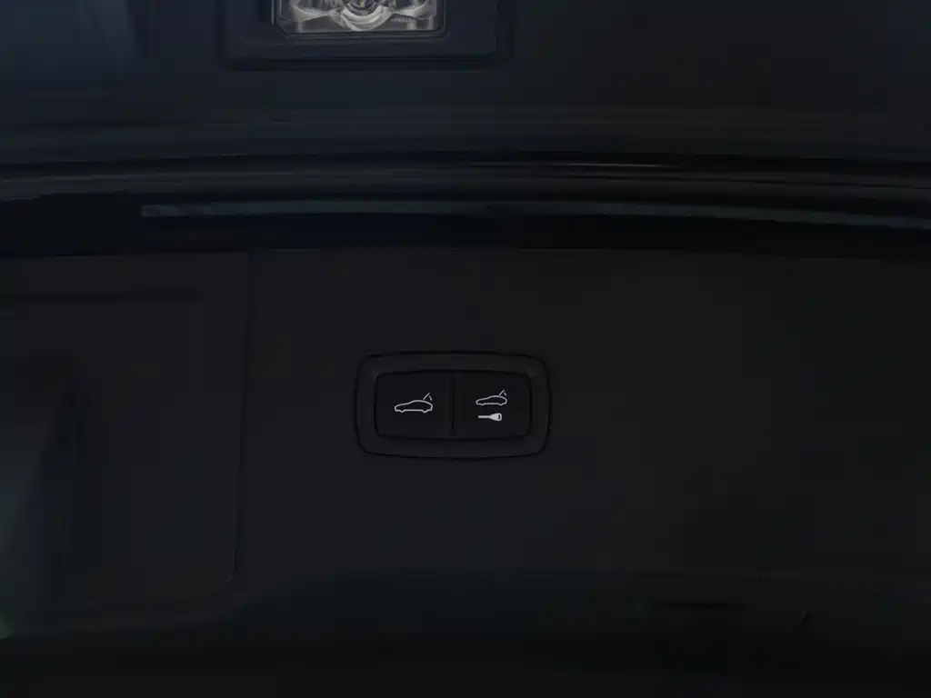 Porsche Cayenne — миниатюра 12
