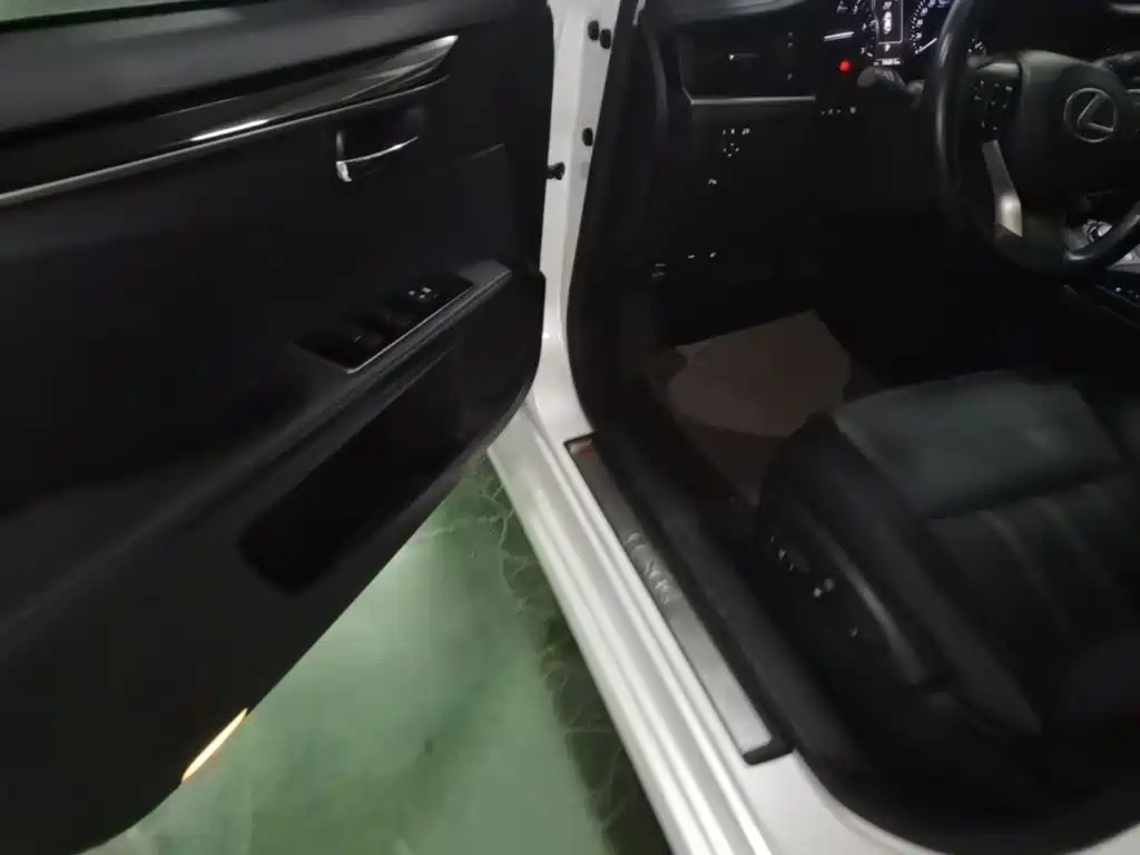 Lexus ES — миниатюра 16