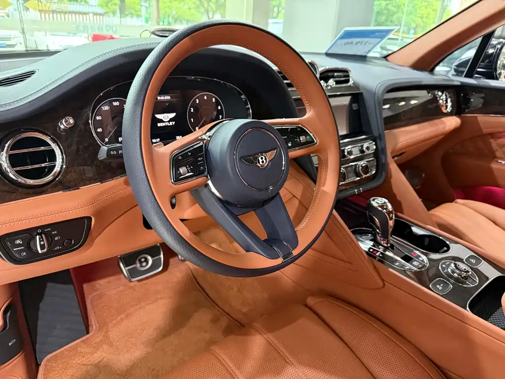 Bentley Bentayga — миниатюра 7