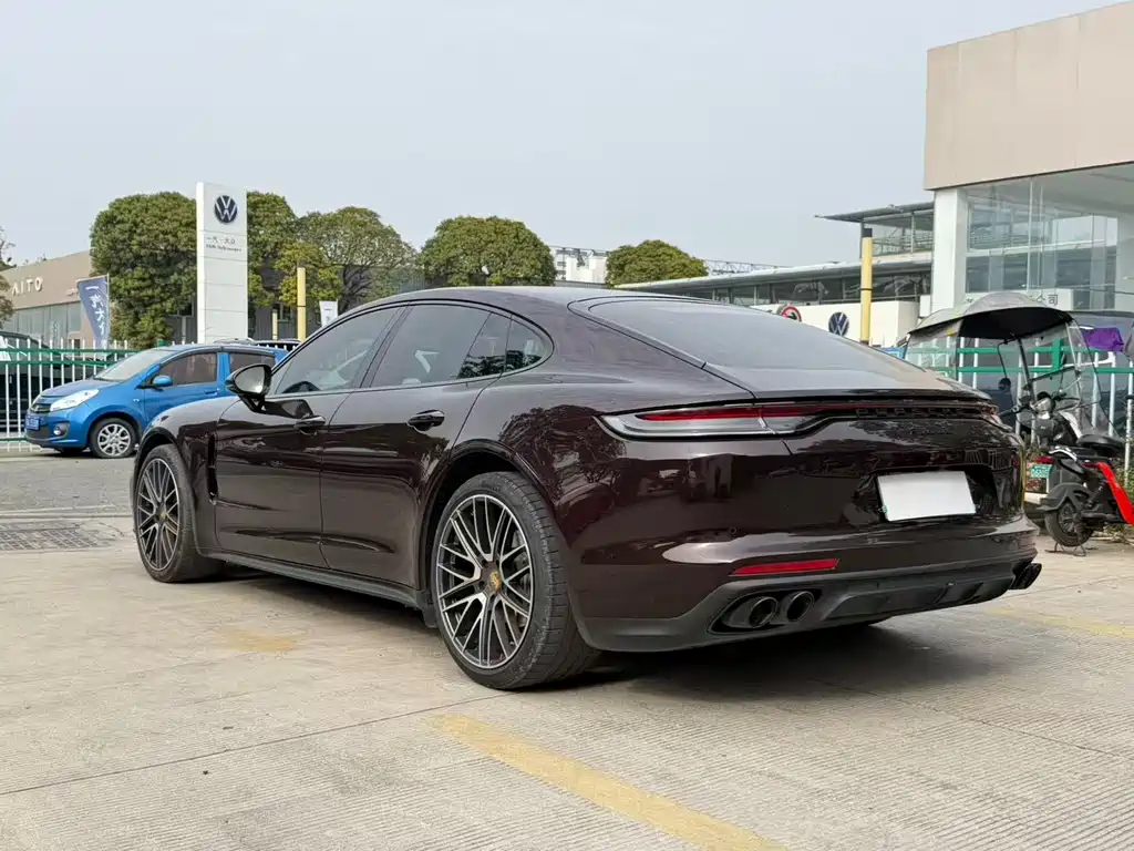 PORSCHE PANAMERA