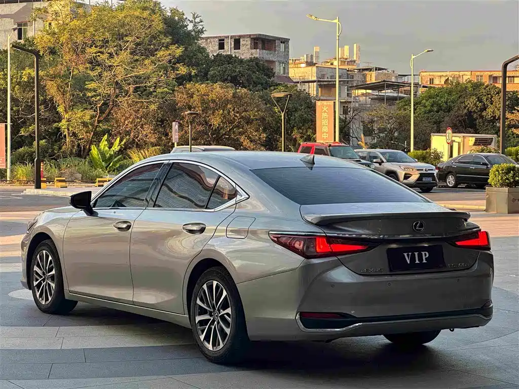 Lexus ES — миниатюра 7